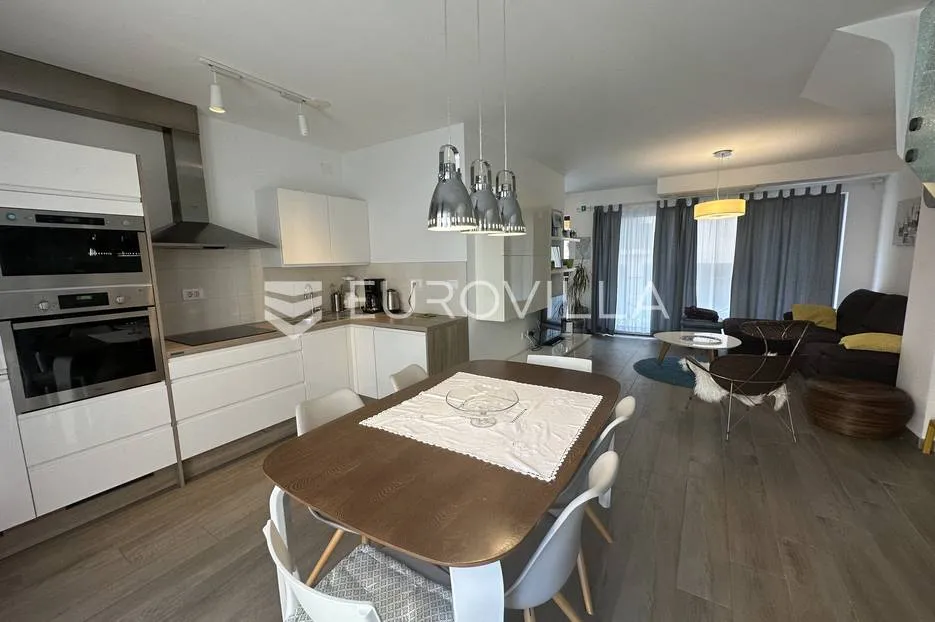ližnjan, moderna kuća zadnja u nizu 175 m² s uređenim vrtom, bazenom i pogledom more - slika 24