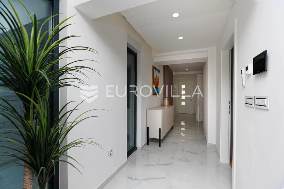 rijeka, kostrena, paveki villa s 2 stana, pomoćnim objektom i bazenom, 279 m² - slika 38