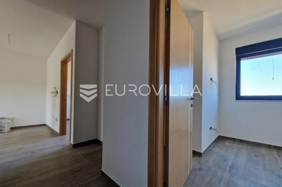 vir, trosoban apartman u blizini plaže, 1. kat - slika 13