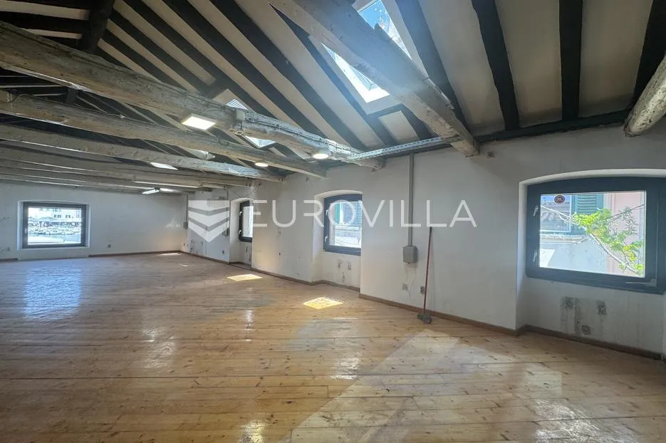 istra, rovinj, poslovni prostor 100 m² prvi red do mora, 1. kat, visoki stropovi, pogled more - slika 7
