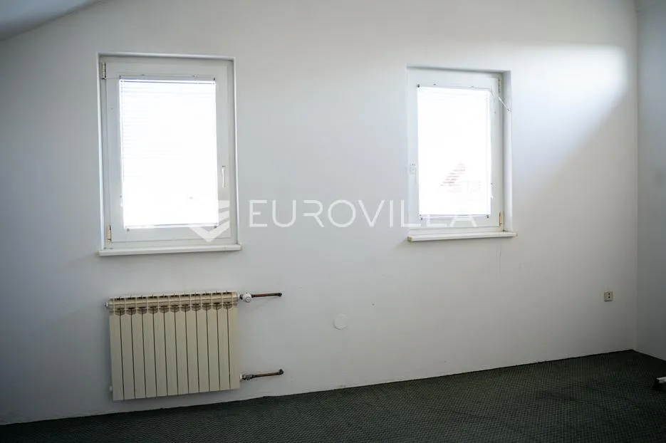 županja, prostrana obiteljska kuća površine 180 m² na parceli od 788 m² u mirnoj ulici - slika 15