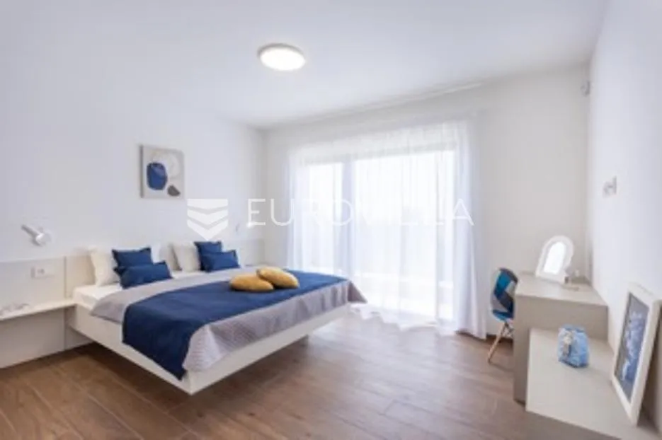 istra, smoljanci, kvalitetna i moderna samostojeća kuća, 208 m², grijani bazen 40 m² - slika 52