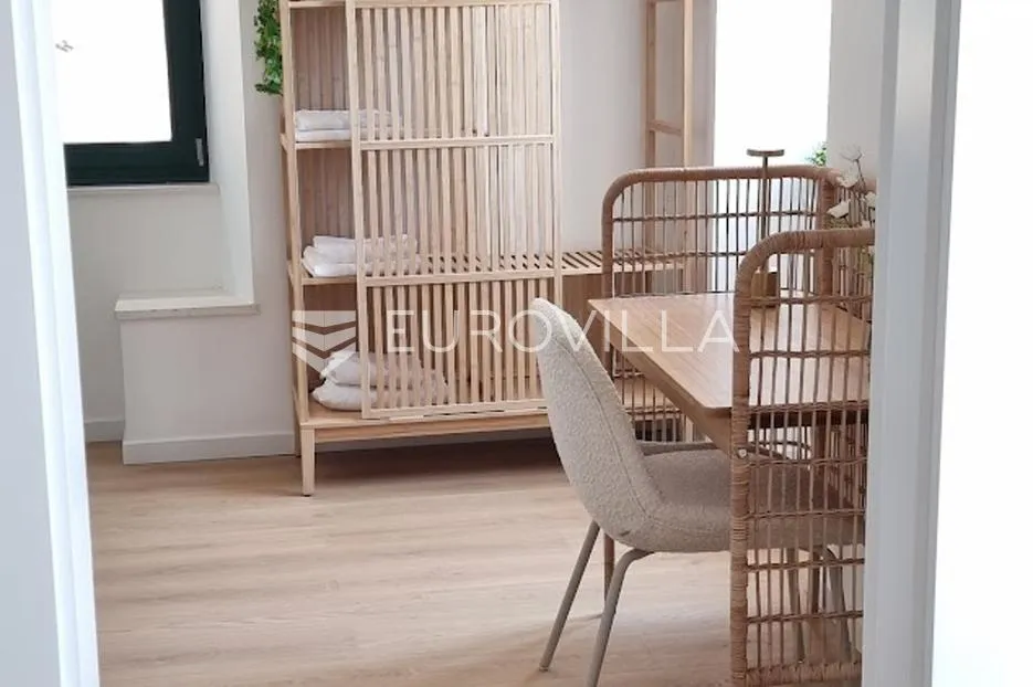 kaštela, kaštel sućurac, predivna kamena kuća uz more - slika 15