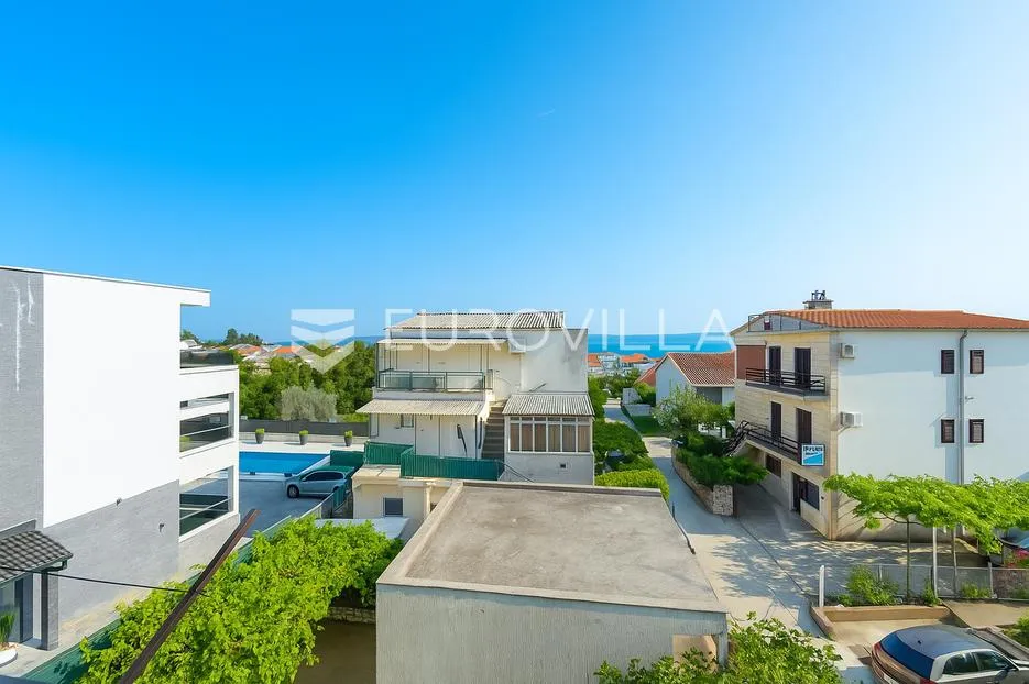 kaštel stari, trosoban stan na odličnoj lokaciji - slika 2