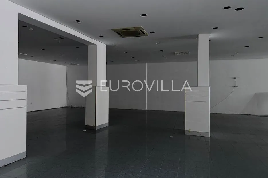đakovo, centar, prostrani poslovni prostor 444 m² - slika 8