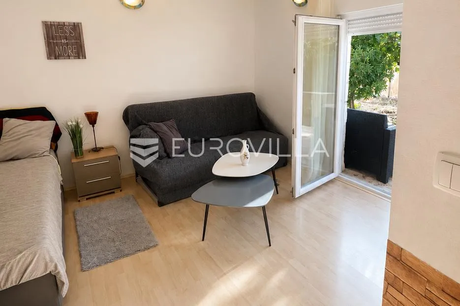 cres, martinšćica, samostojeća kuća 148 m², dva apartmana, samo 150 m od mora - slika 4