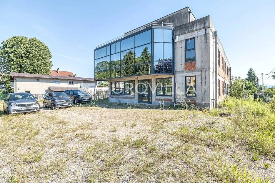 Zaprešić, poslovna roh bau zgrada 2010 m² na zemljištu 2013 m² - Šibice