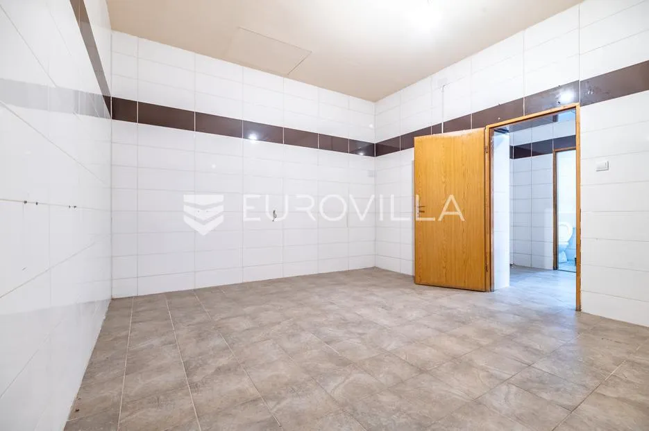 gornji stupnik, ulični lokal površine127 m² s dvorištem - slika 6