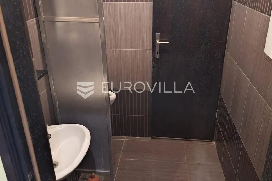 karlovac, banija, poslovni prostor 250 m², odlična lokacija - slika 5