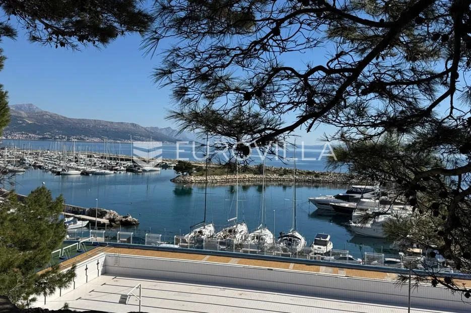 Split, atraktivno građevinsko zemljište u R1 zoni, 1.red do mora - Grad
