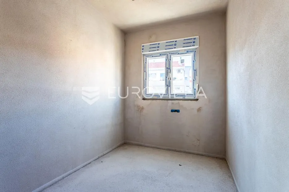 čiovo, okrug gornji, trosoban penthouse s prostranim terasama i pogledom na more, 88.57 m² - slika 10