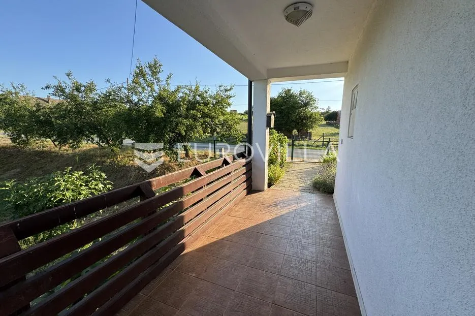 mandićevac, prekrasna katnica 150 m2 na zemljištu od 2854 m2 - slika 25