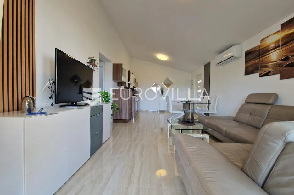 vir, moderan trosoban apartman u centru vira, 600 m od plaže - slika 10