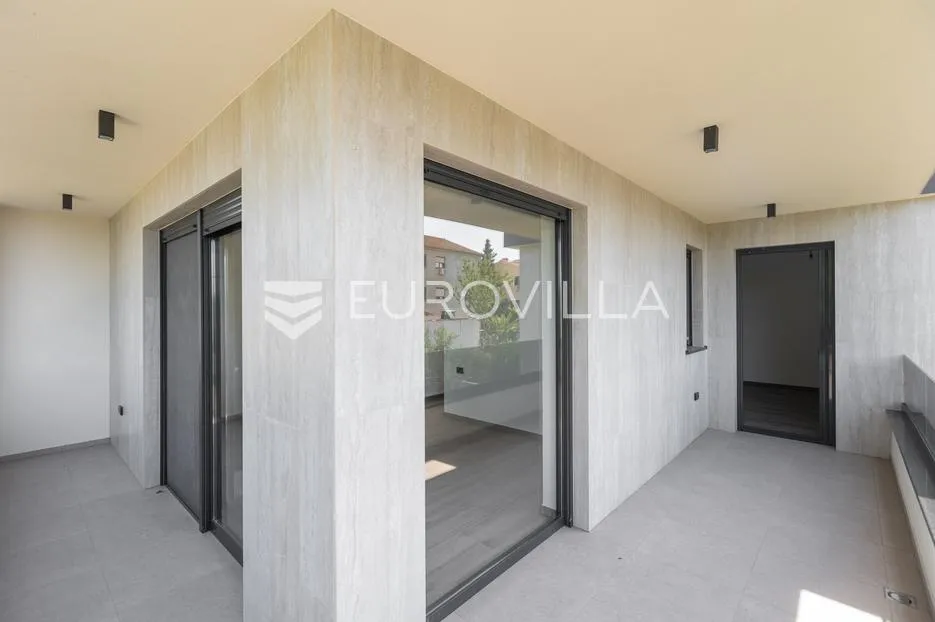 medulin, kvalitetna i moderna duplex kuća b, s grijanim bazenom 30 m² i garažom, 146 m² - slika 18