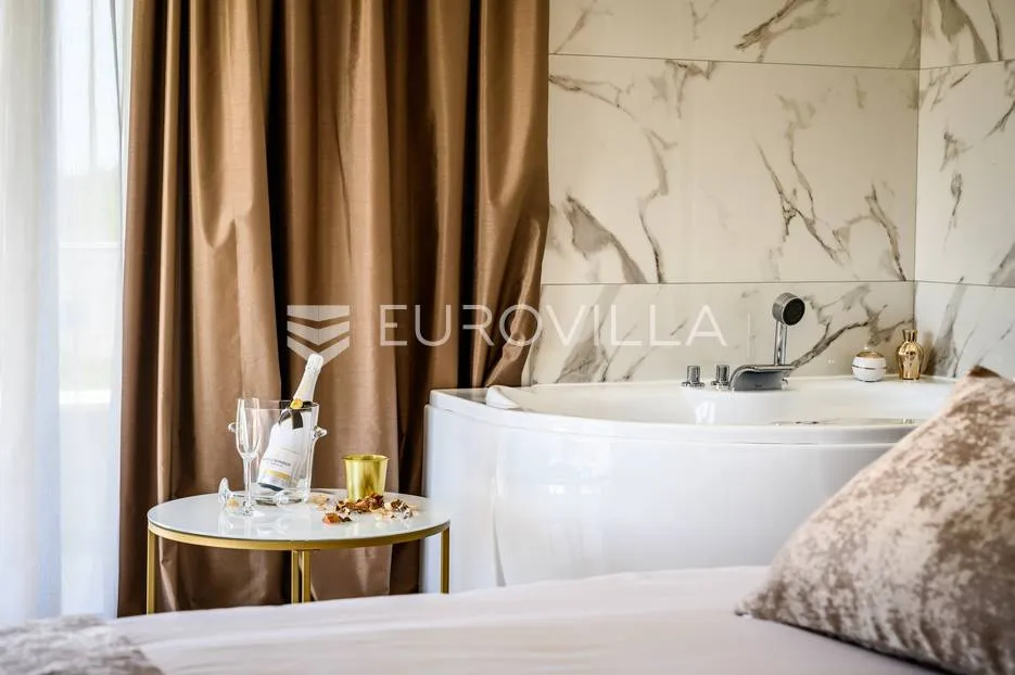 šibenik, prekrasna villa s bazenom i košarkaškim igralištem - slika 20