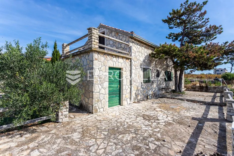 hvar, veliko lijepo imanje s tri kuće na parceli od 32500 m2 - slika 6