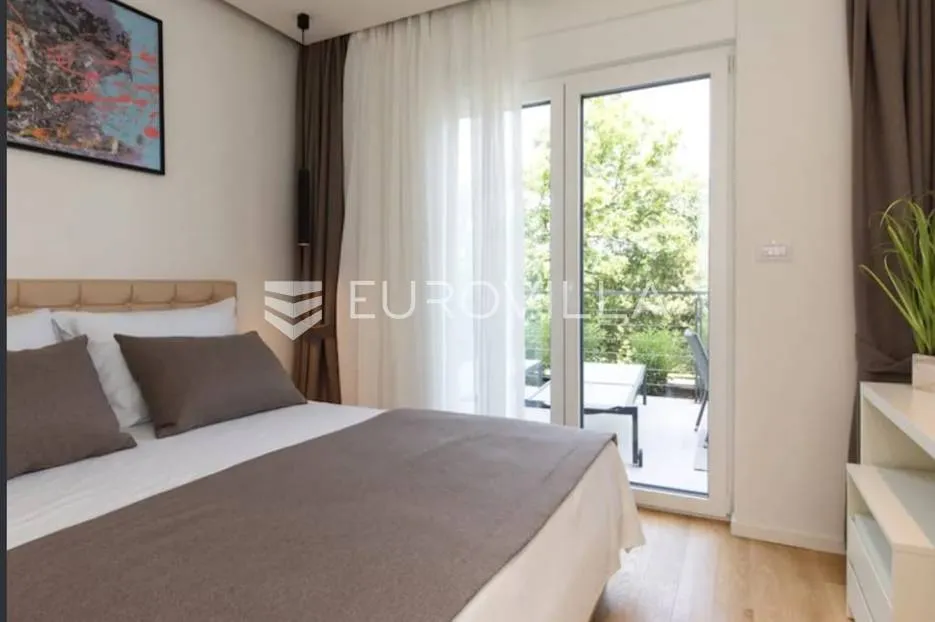 opatija, centar, moderno uređen dvosoban stan nkp 45 m2 - slika 4