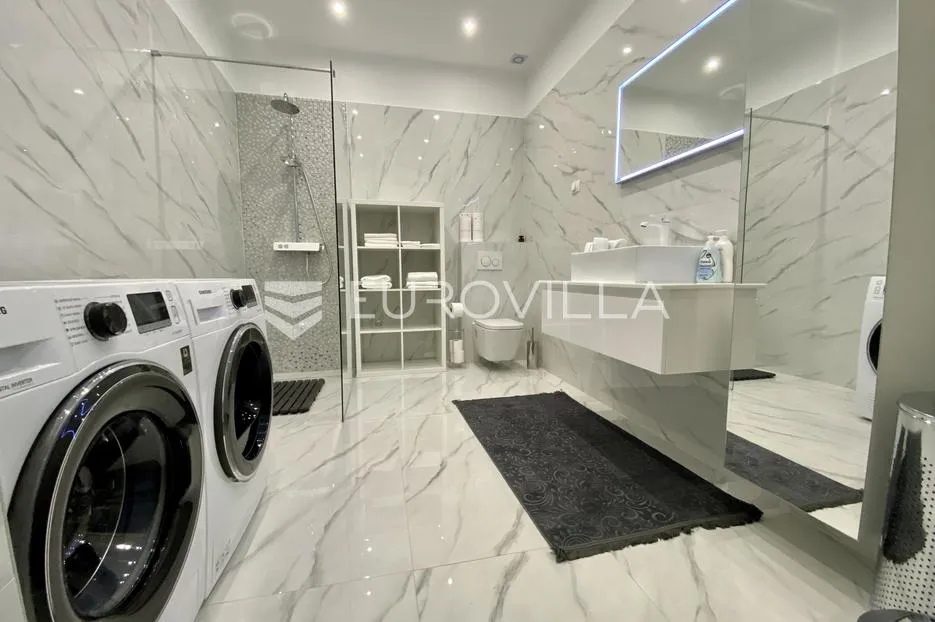 istra, pula, luksuzan, moderno opremljen trosoban stan 85 m² - slika 9