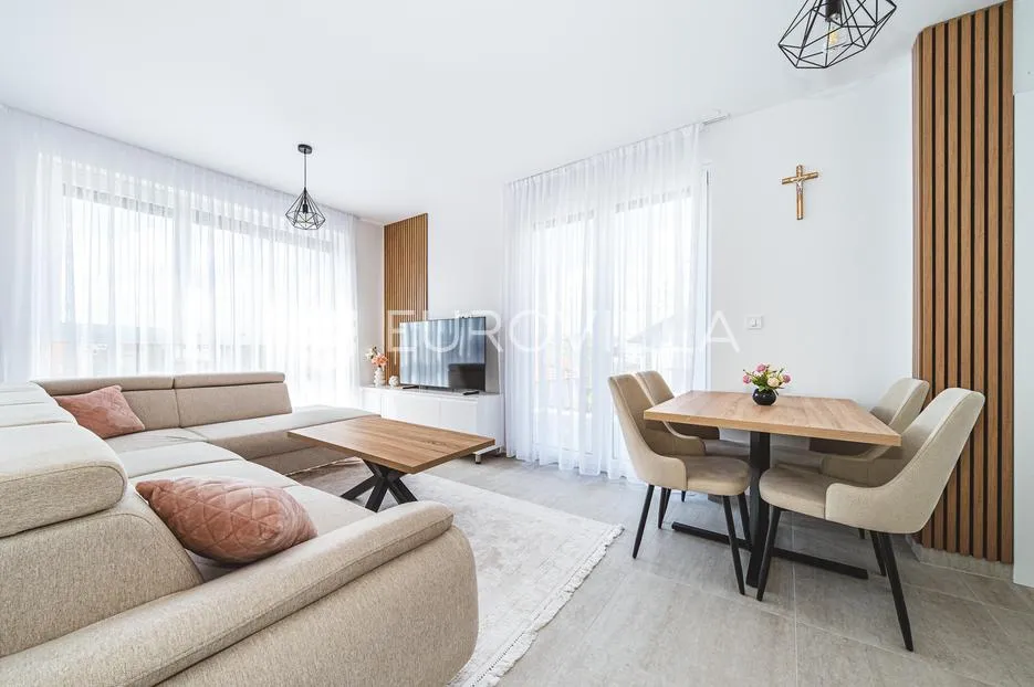 blato, novouređen trosoban penthouse nkp 68 m2 - slika 3