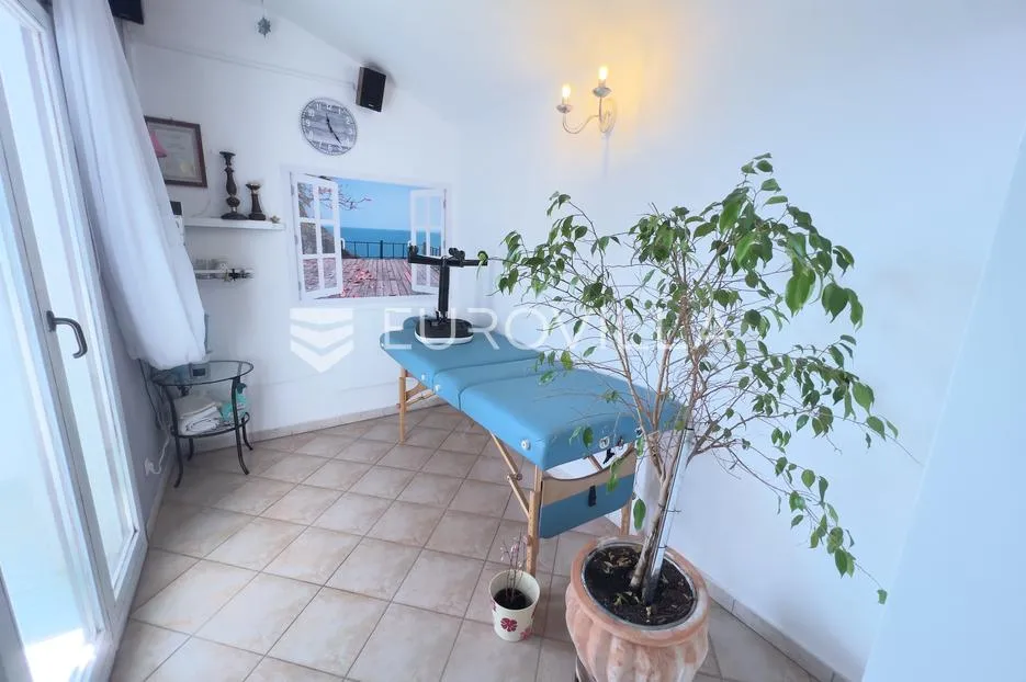 istra, novigrad okolica, šarmantan prostrani stan sa terasom, vrtom i malim odvojenim apartmanom - slika 7