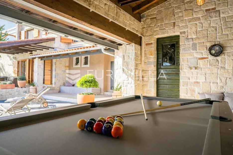 šibenik, martinska, prekrasna kamena vila s bazenom, vrtom i igralištem - slika 27