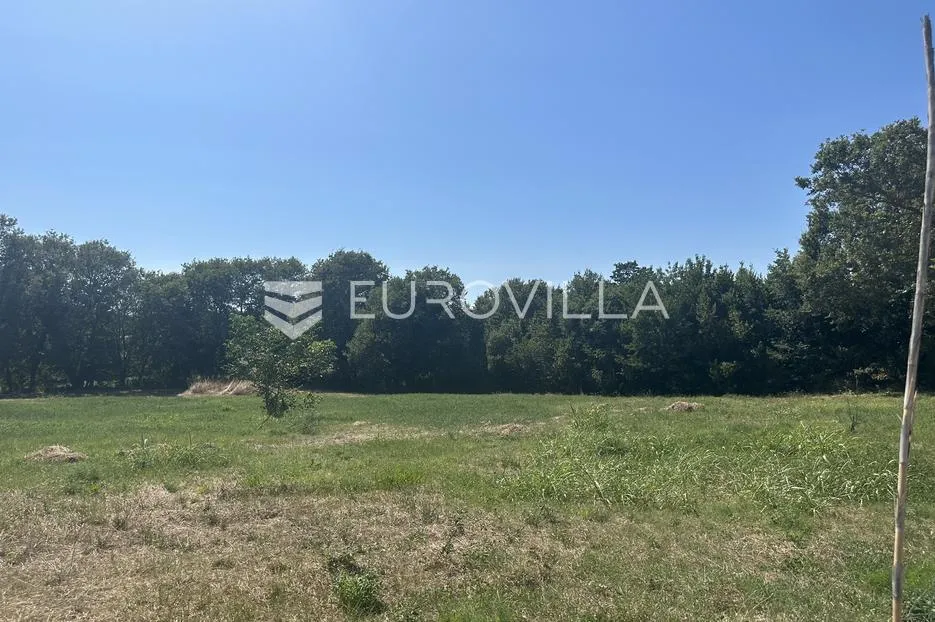 Istra, Medulin velika građevinska parcela 6700 m2 u blizini svih sadržaja