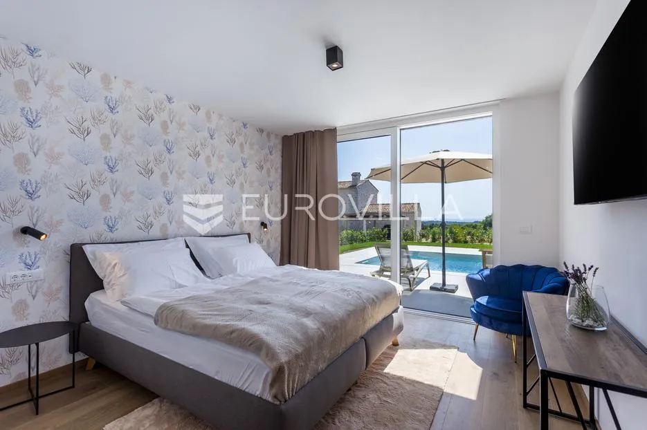 rovinj, ekskluzivna vila s bazenom i panoramskim pogledom na more - slika 11