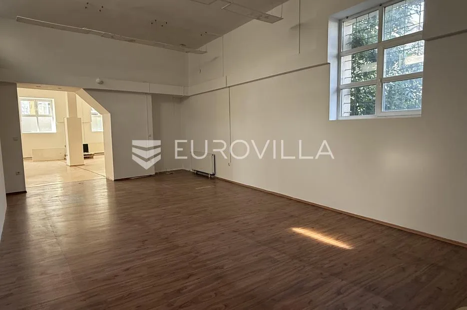 osijek, uži centar grada, najam uličnog prostora površine 220 m2 - slika 5