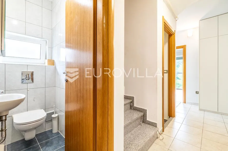 zagreb, sesvete, troetažni četverosoban stan s vrtom, 100 m² - slika 7