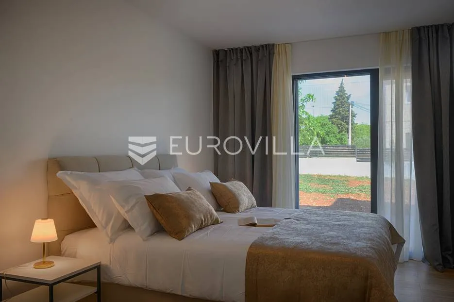 šibenik, prekrasna villa s bazenom i košarkaškim igralištem - slika 28