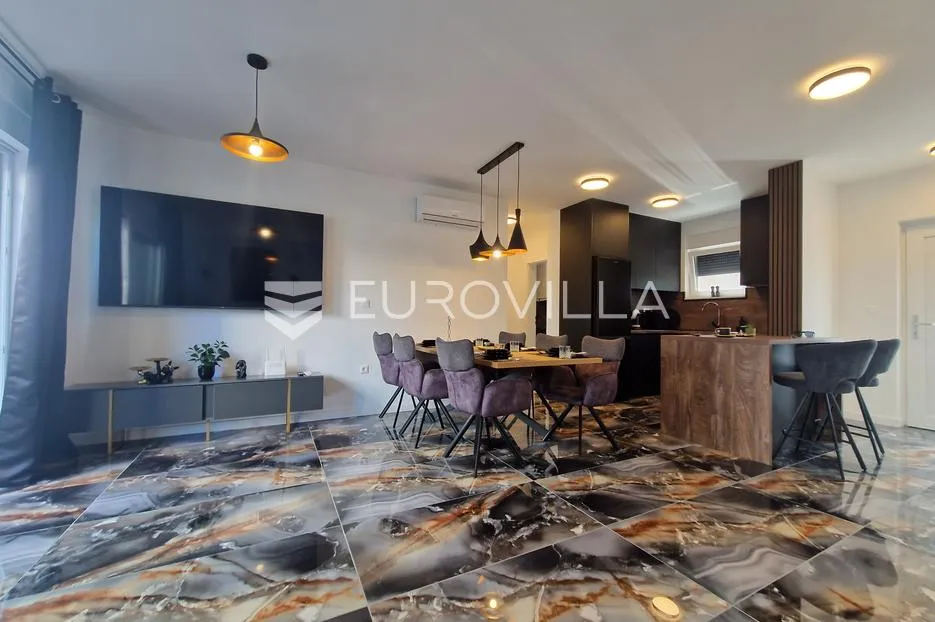 vir, moderan apartman s dvije spavaće sobe, terasom, vrtom i 2 parkirna mjesta, centar - slika 19