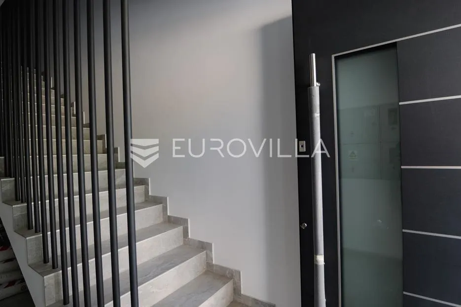 zadar, crno, moderan trosoban stan s bazenom, 95 m² - slika 7