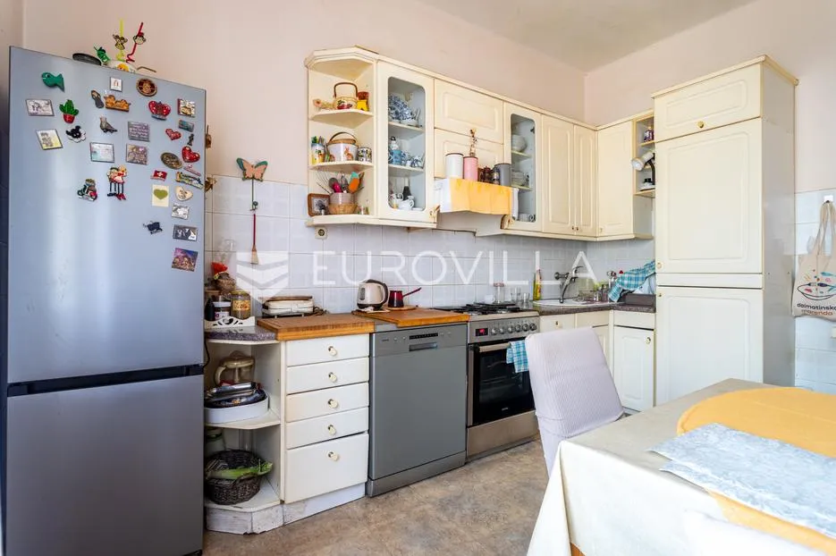 split, bačvice, trosoban stan na odličnoj lokaciji, 105m2 - slika 11