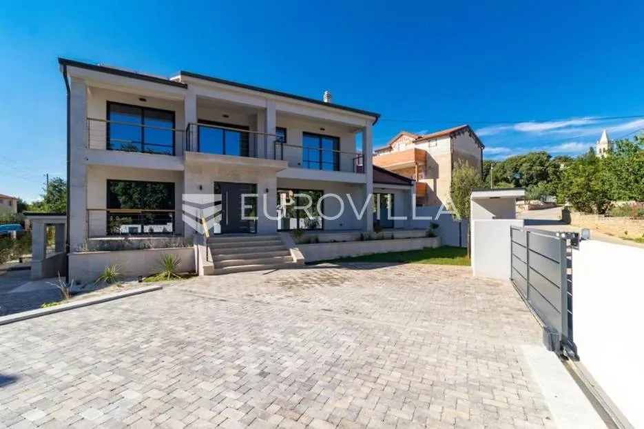 istra, ližnjan, vila 294 m2 s grijanim bazenom i uređenom okućnicom - slika 43