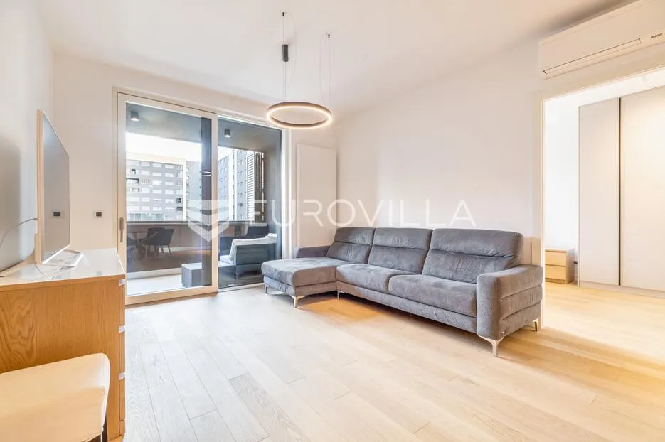 Zagreb, Heinzelova VMD, trosoban stan, PRVI NAJAM, 77 m² garaža 19 M2 - Peščenica
