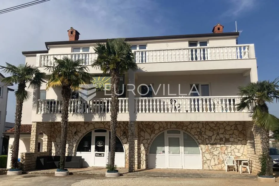 Istra, Funtana, kuća 580m2 na 500 metara od mora