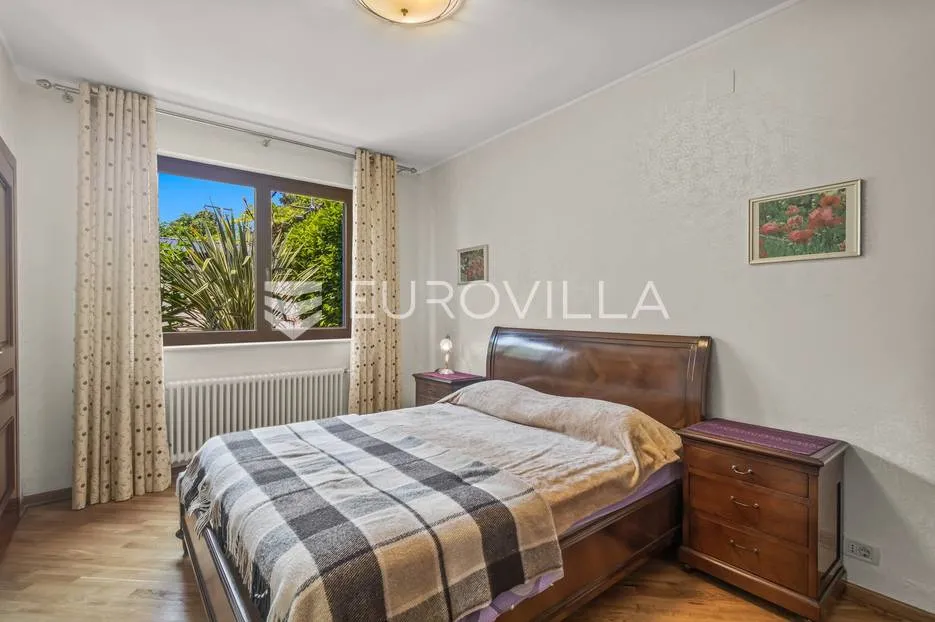 istra, umag - unikatna villa nkp 400 m2 na svega 30 m od mora - slika 50