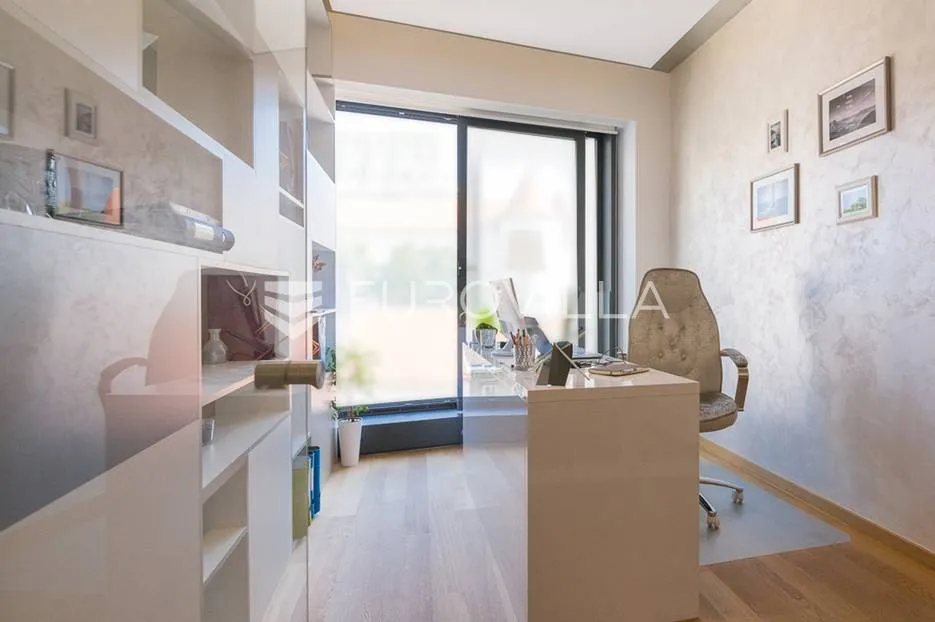 ban centar, luksuzan, komforan ured 137 m² - slika 18