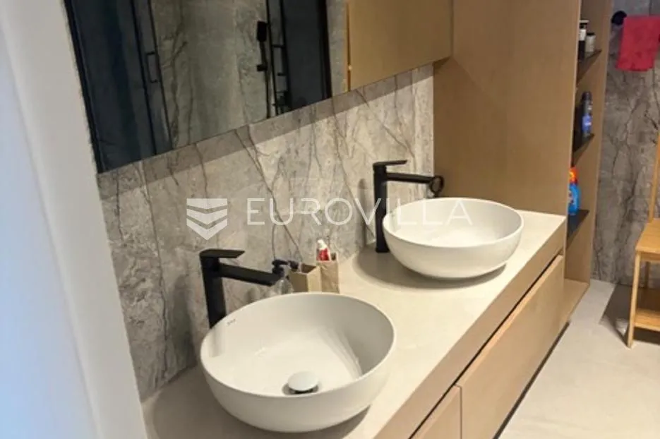 moderan peterosoban stan 150 m² s pogledom na more, pula, stoja - slika 23