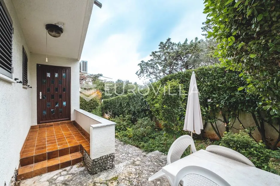 otok krk, grad krk, izvanredna kuća u prvom redu do mora nkp 260 m2 - slika 8