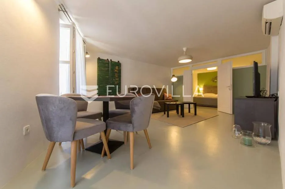 Istra, Rovinj, predivan stan NKP 49,02m2 u starom gradu na 150 metara od mora