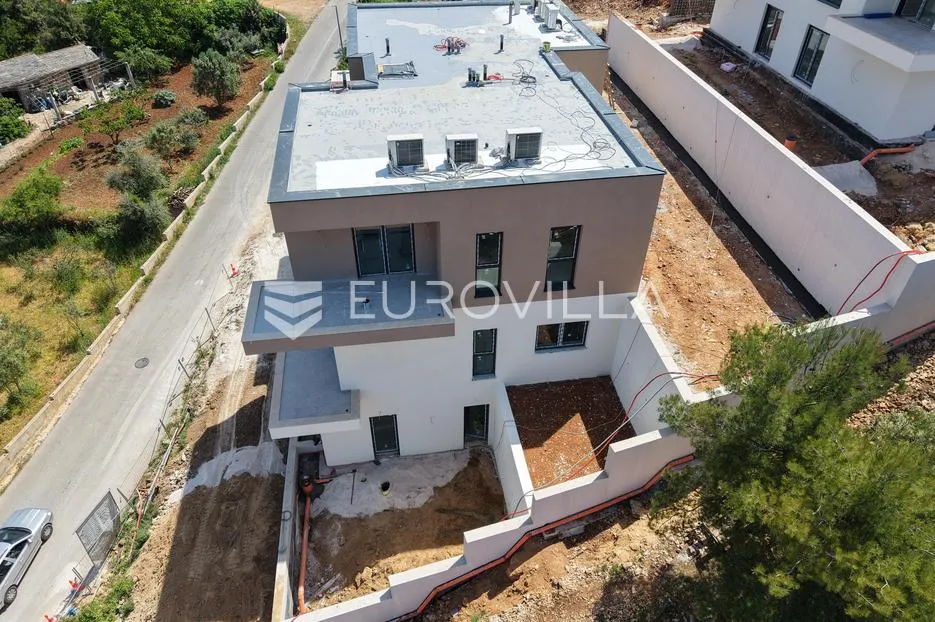 hvar, jelsa, dvosobni apartman u prizemlju - slika 10
