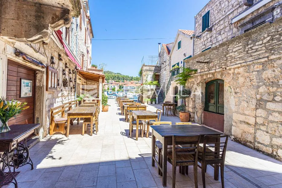 hvar, stari grad autentična kamena kuća u samom centru - slika 2