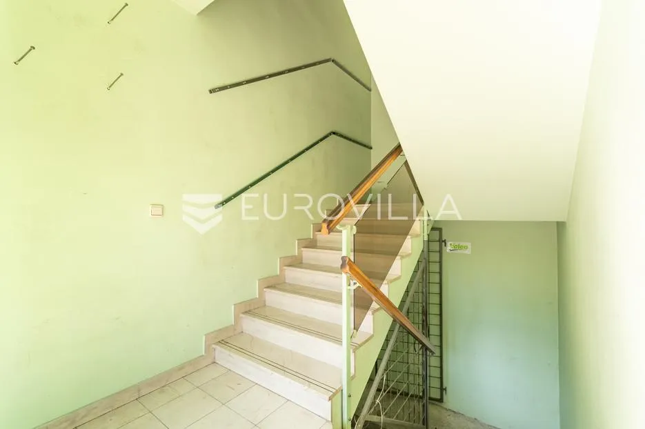 varaždin, centar, poslovna zgrada površine 240 m² - slika 2