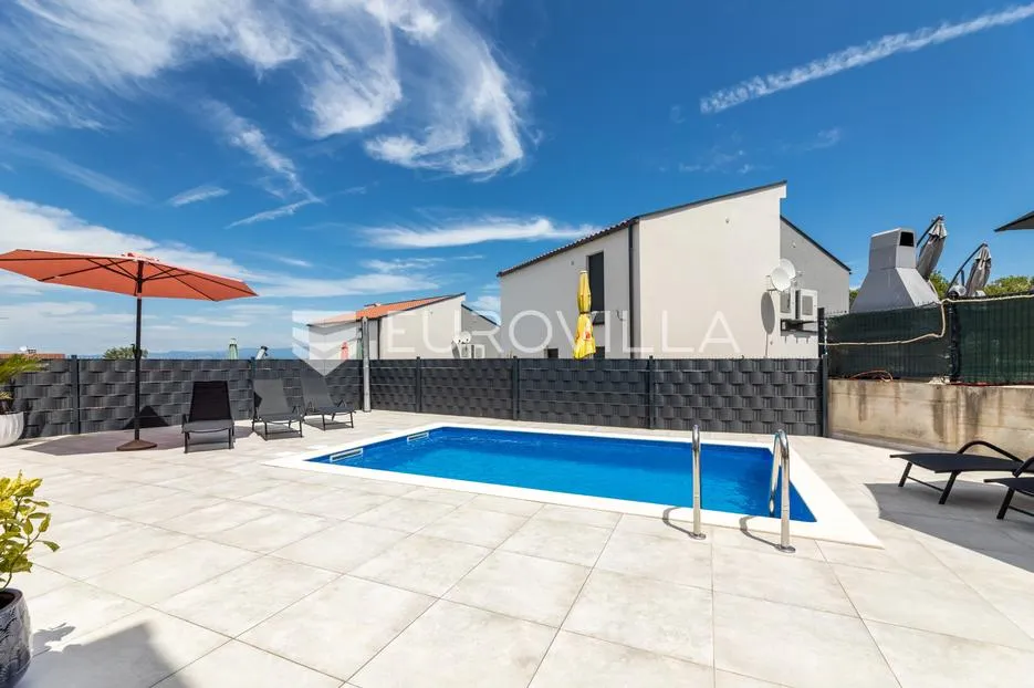 malinska, adaptirana kuća s tri stana 280,72 m², 800m od mora - slika 14