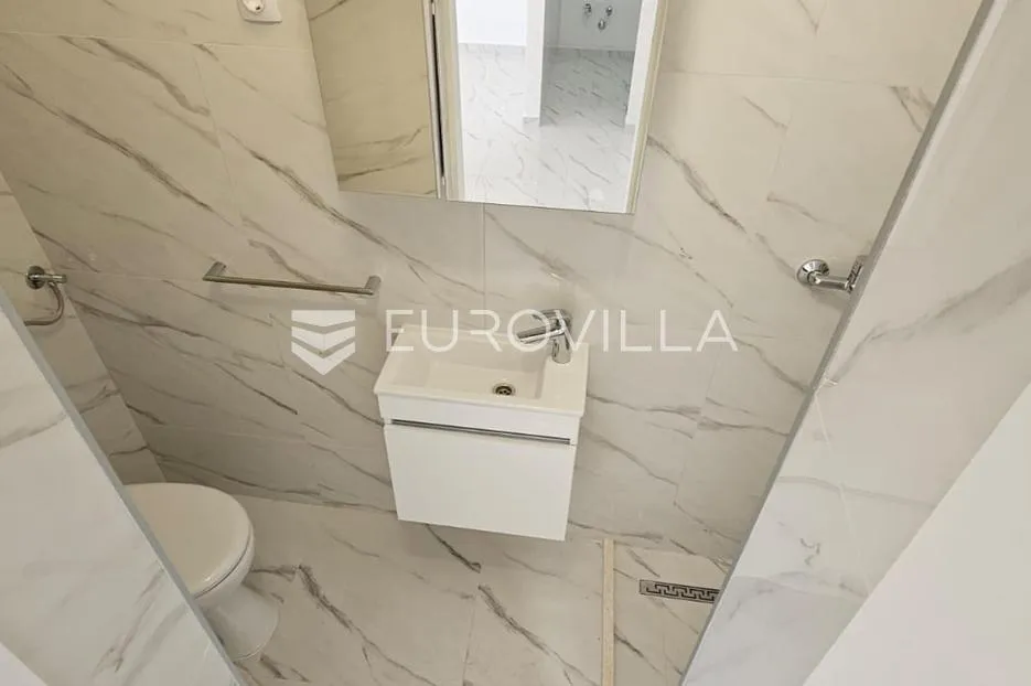trogir, kuća s tri apartmana s pogledom na more na 50 m od mora - slika 21