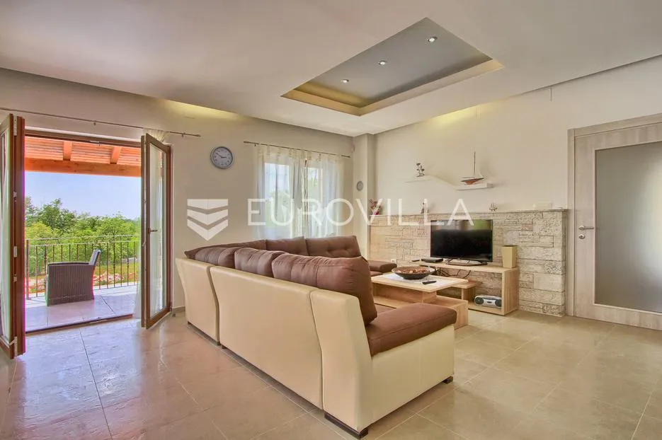 istra, svetvinčenat, 294 m² villa, bazen, jacuzzi te multifunkcionalno igralište na 2000 m² okućnice - slika 11