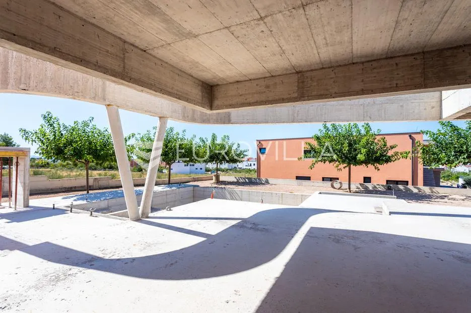 vodice, prekrasna i prostrana vila s bazenom, 730,25 m² - slika 35