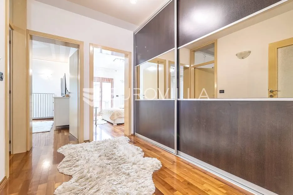 zagreb, pantovčak, uređen četverosoban 200 m2 - slika 12