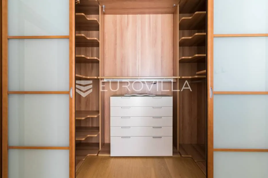 pantovčak, goljak prekrasan peterosoban penthouse nkp 277 m2 sa 2 garaže i 2 pm - slika 16